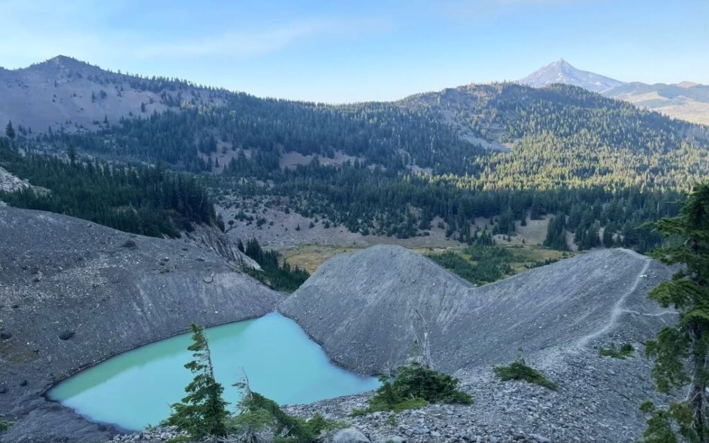 A view of Cirque Lake from the Canyon Creek Meadows Loop trail.