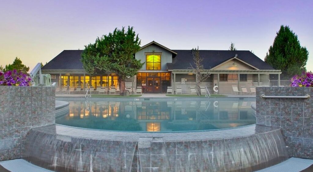 An outdoor pool at Eagle Crest Resort, one of the best resorts near Bend Oregon.