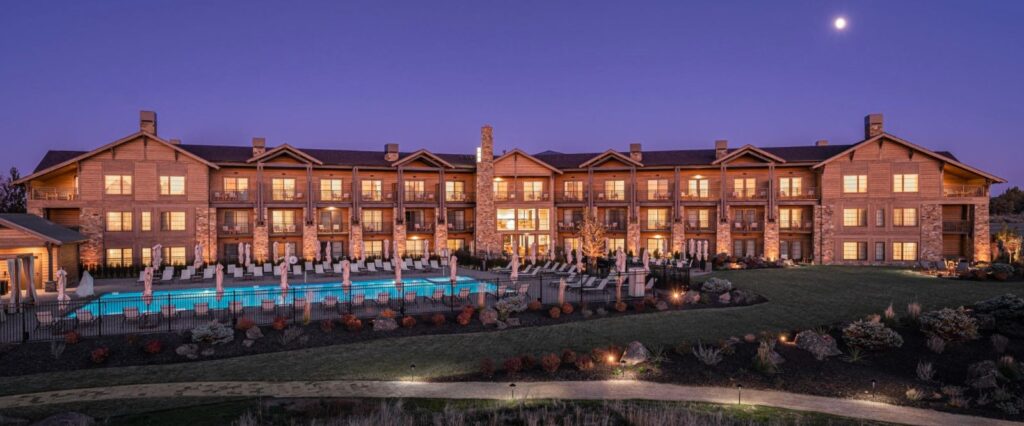 The lodge and pool at Juniper Preserve, one of the best golf resorts near Bend Oregon.