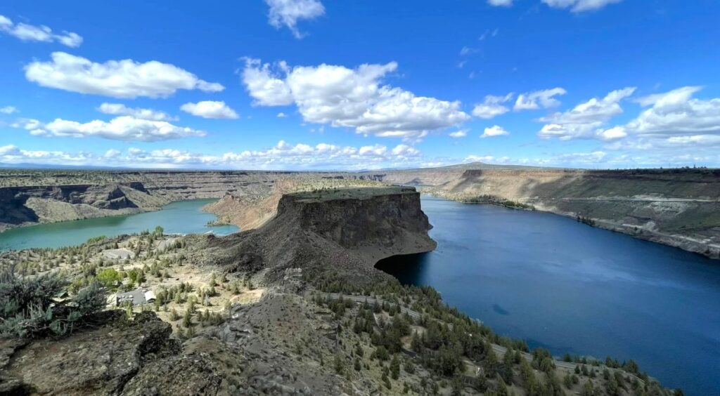 Views of Lake Billy Chinook from the Tam-a-lau Trail.