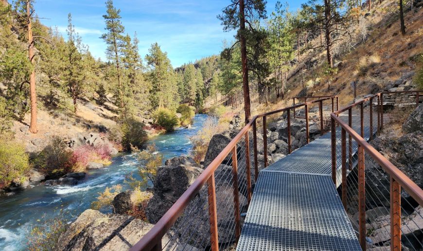 The Deschutes River Trail near Tumalo State Park.