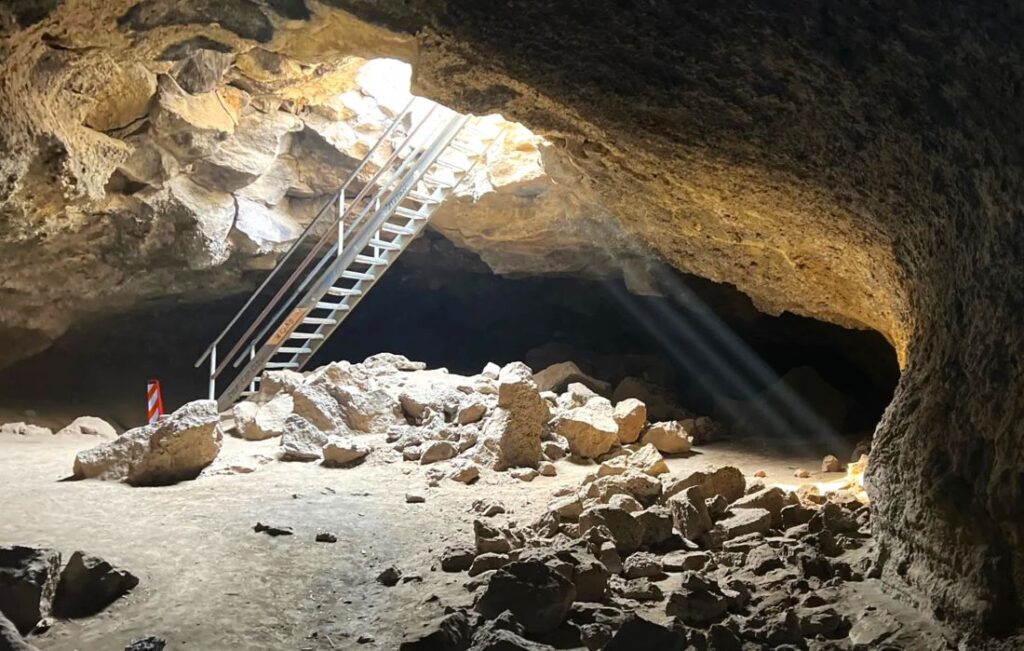 Looking back towards the entrance of Boyd Cave.