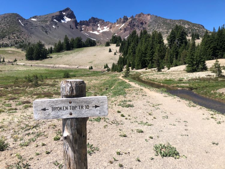 Signage on the trail from Todd Lake to No Name Lake.