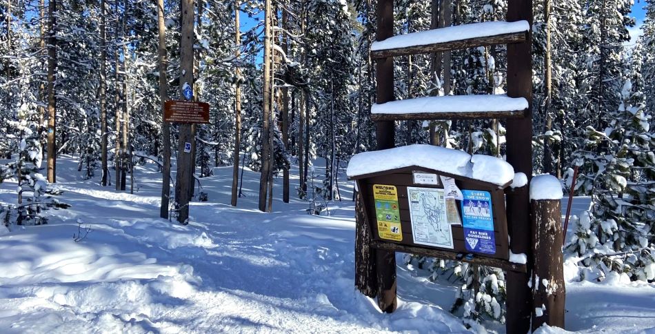 Signage at the trailhead of Edison Butte Sno Park.