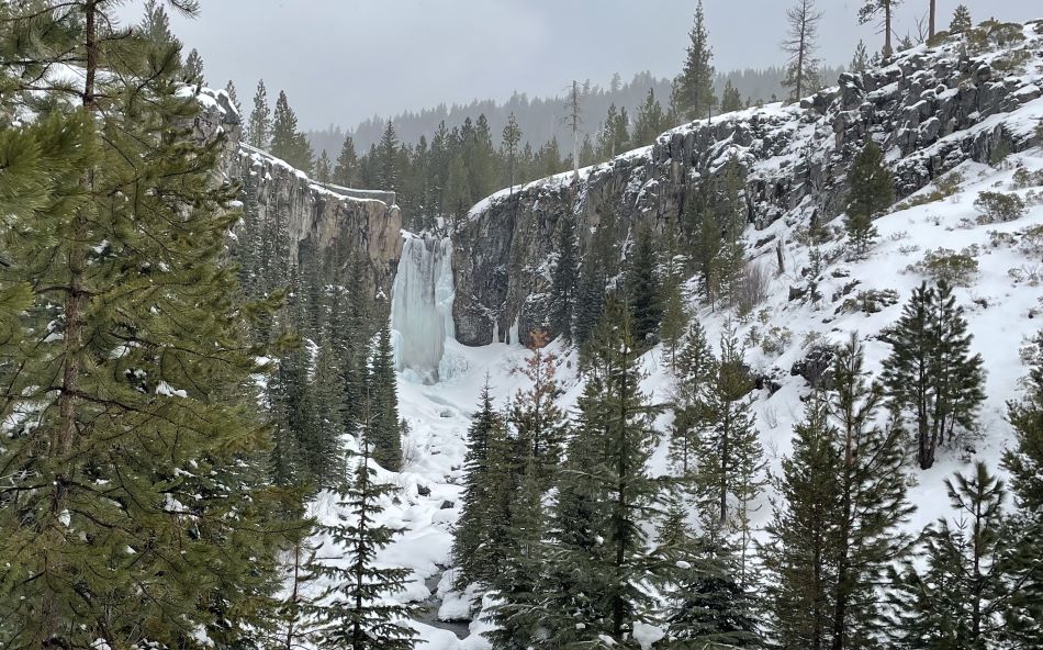 Skyliner Sno Park. Tumalo Falls in the winter.