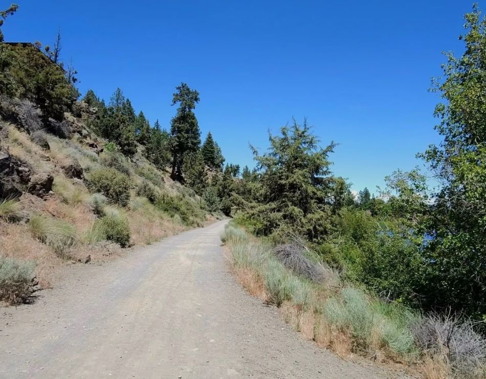 The first street rapids section of the Deschutes River Trail.