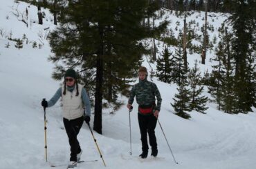 Two people cross-country skiing at Three Creek Snow Park