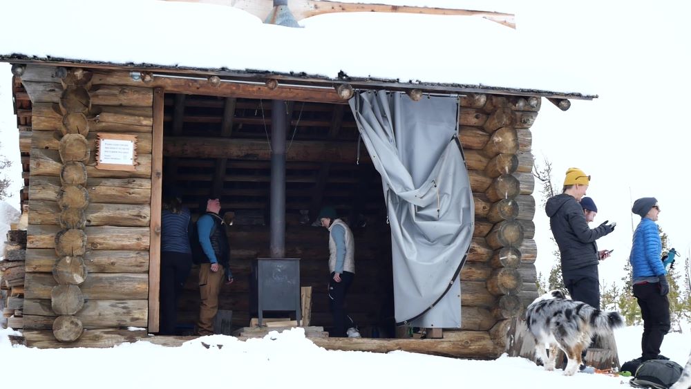 The warming hut at Three Creek Sno Park