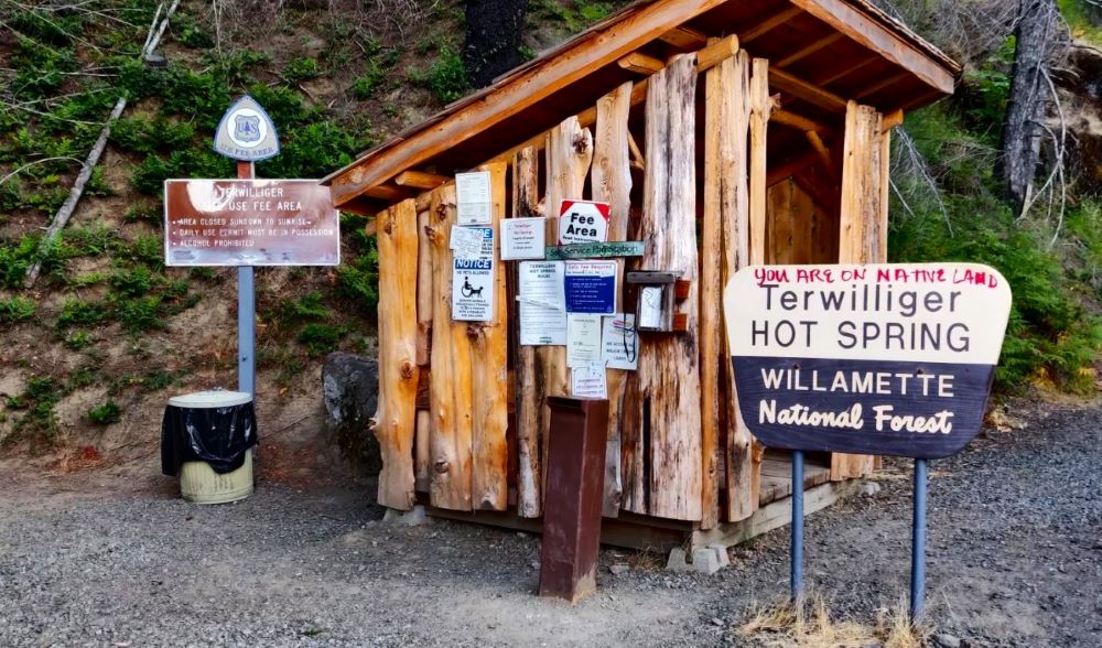 The trailhead and pay station at Terwilliger (Cougar) Hot Springs.