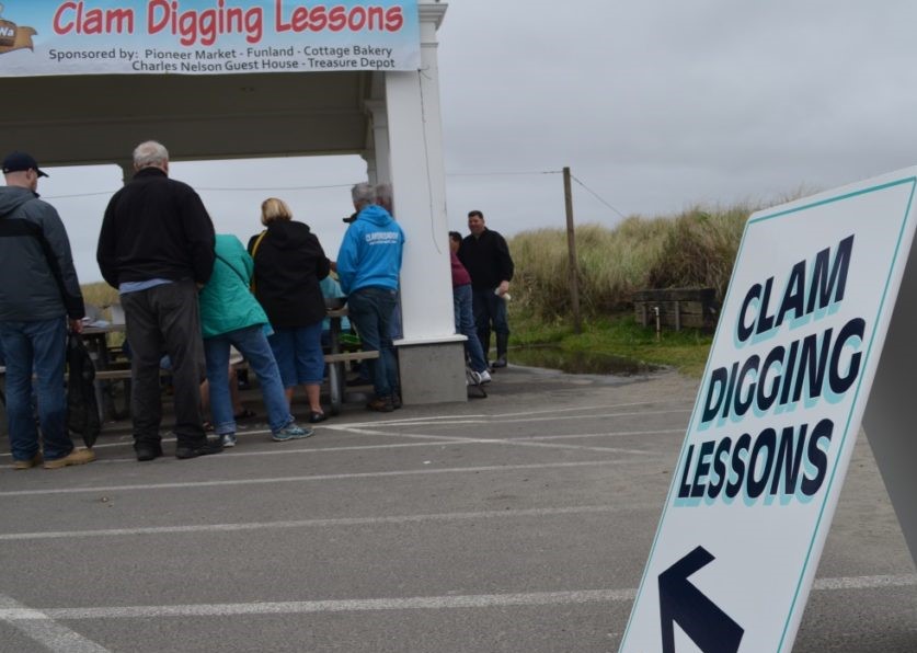 Clam digging lessons at the Razor Clam Festival in Long Beach