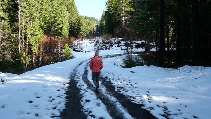 The hike into Umpqua Hot Springs in the winter