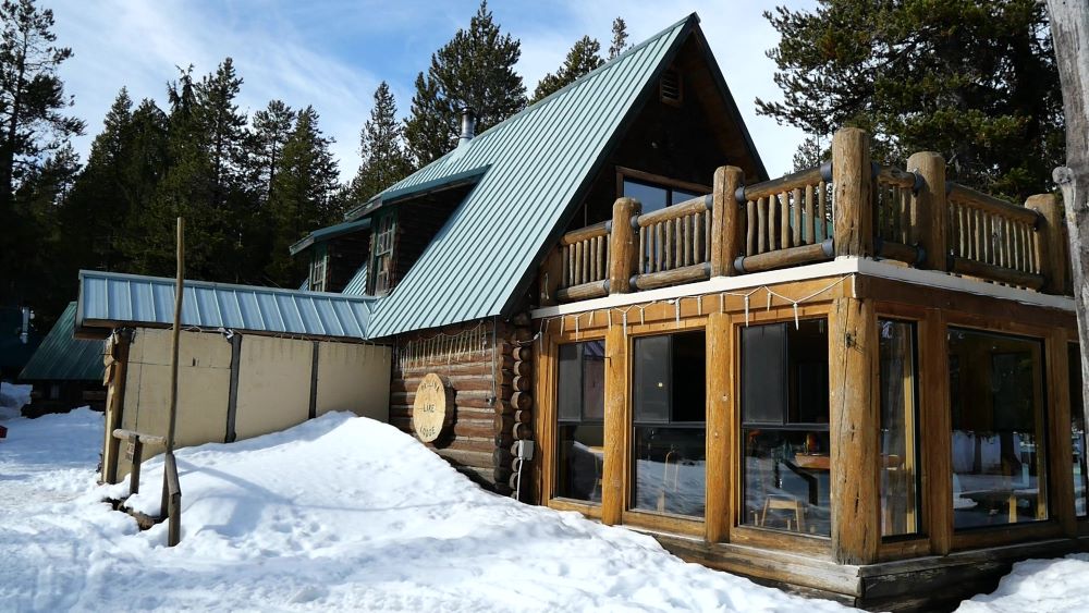 Paulina Lake Lodge in the winter.