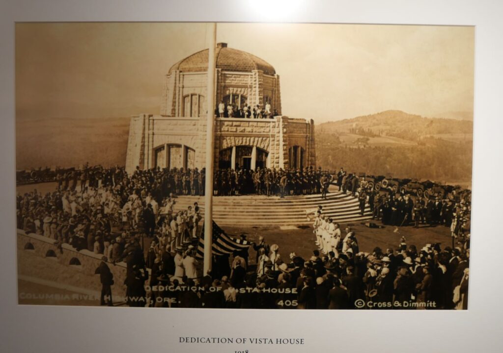 A historical photo of the opening of Vista House in 1918.