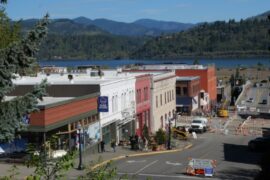A view of downtown Hood River on a sunny spring day.