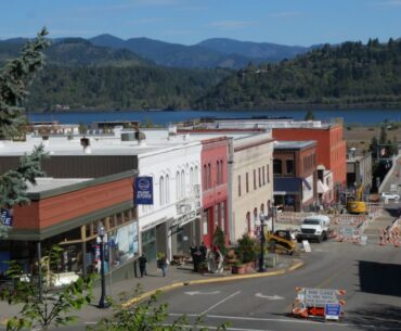 A view of downtown Hood River on a sunny spring day.