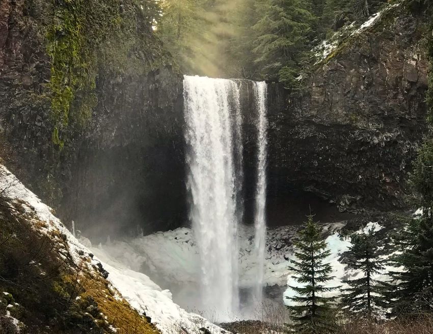 The stunning Tamanawas Falls is one of the best waterfalls close to Portland.