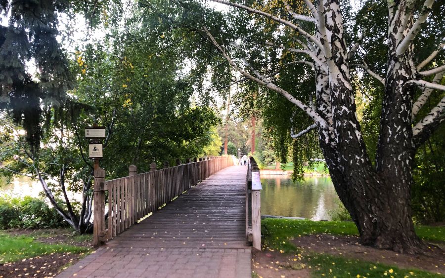 A bridge over the Deschutes River at Drake Park in Bend.