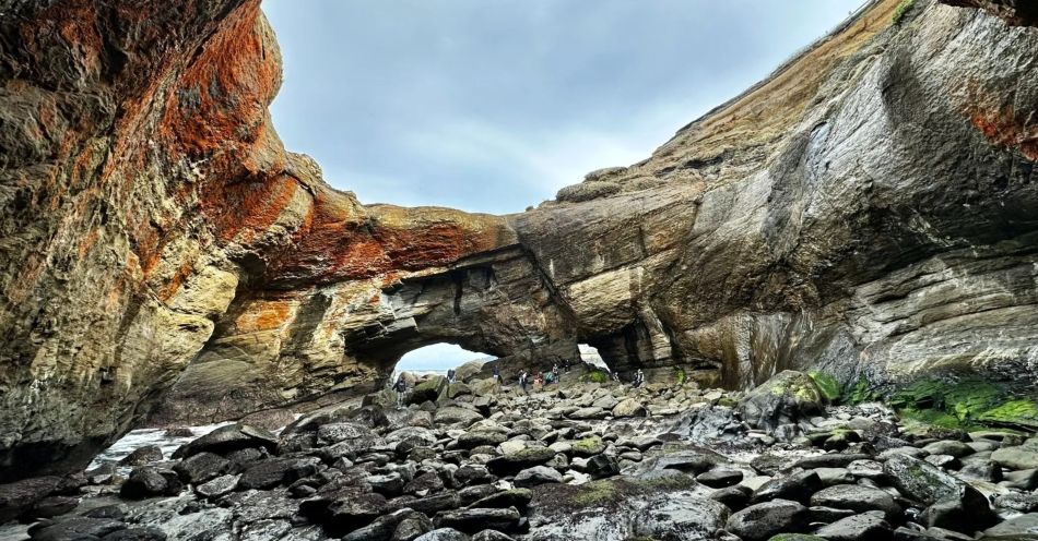 The inside of Devil's Punchbowl at low tide.