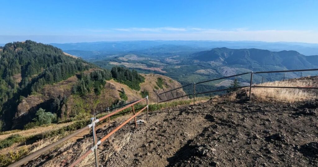 Views from the top of Saddle Mountain on a sunny day.