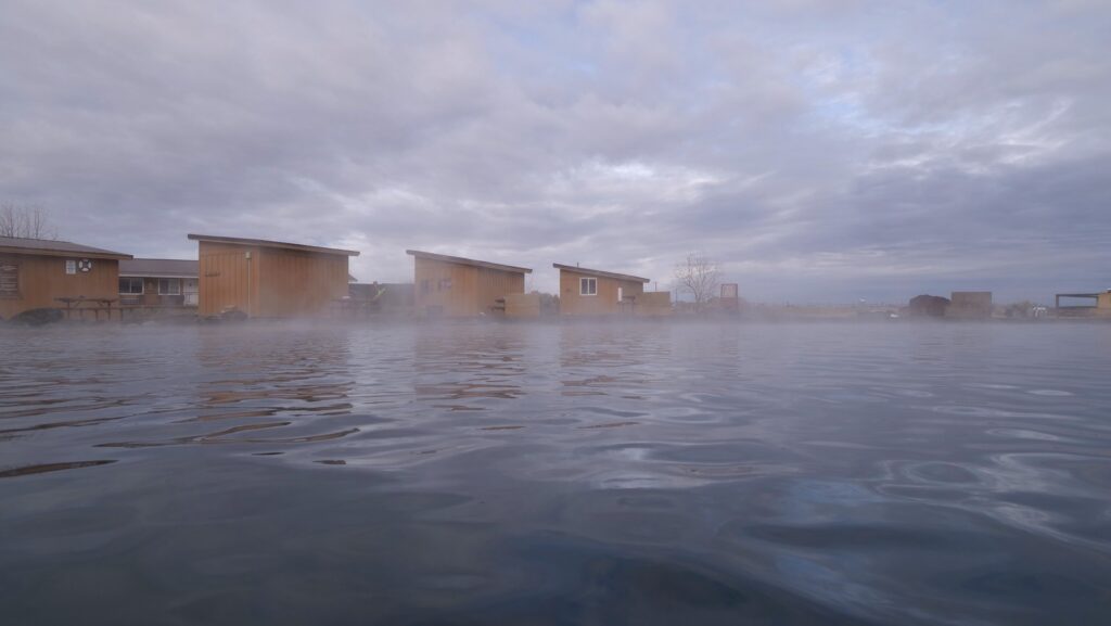 The mini-cabins bordering the large soaking pool.